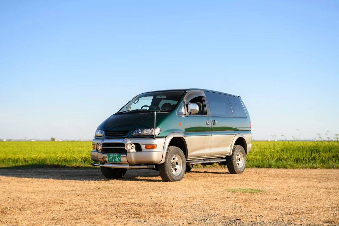 1999 Mitsubishi Delica 4th Gen - Image 2 of 31