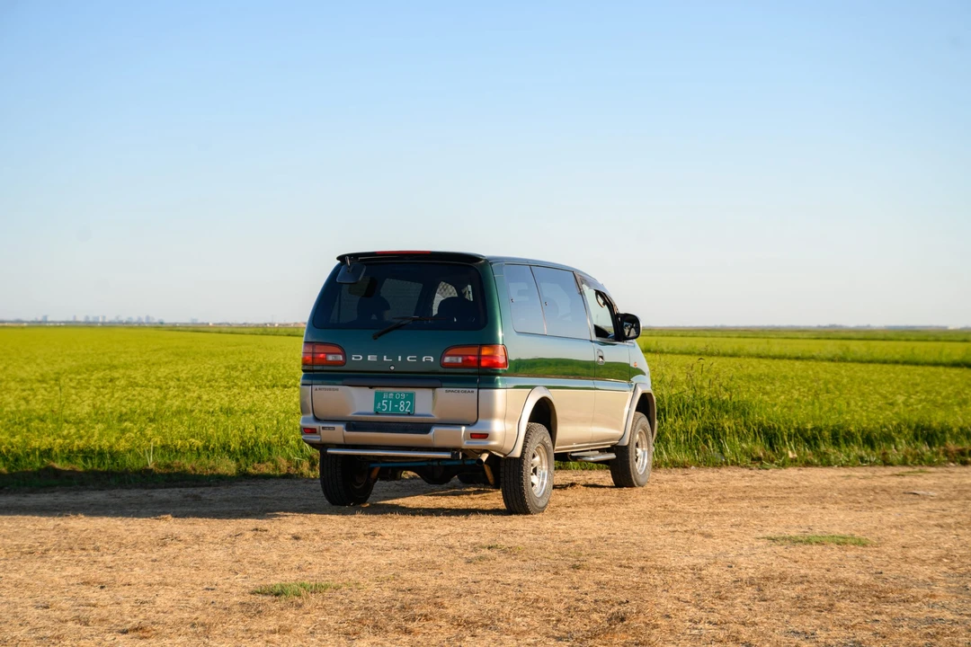 1999 Mitsubishi Delica 4th Gen - Image 13 of 31