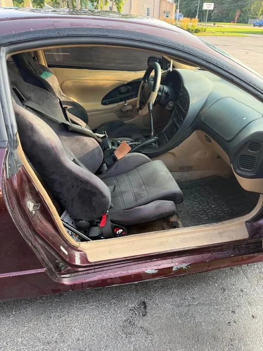 1999 Mitsubishi Eclipse 2nd Gen - Image 11 of 13