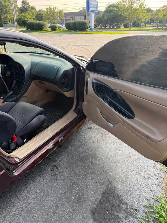 1999 Mitsubishi Eclipse 2nd Gen - Image 10 of 13