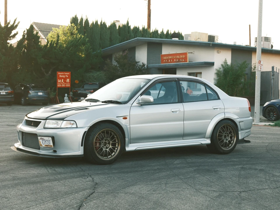1999 Mitsubishi Lancer Evolution V 6th Gen - Image 10 of 21