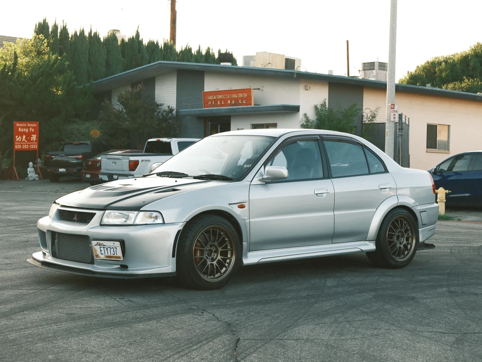 1999 Mitsubishi Lancer Evolution V 6th Gen - Image 12 of 21