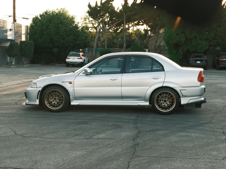 1999 Mitsubishi Lancer Evolution V 6th Gen - Image 17 of 21