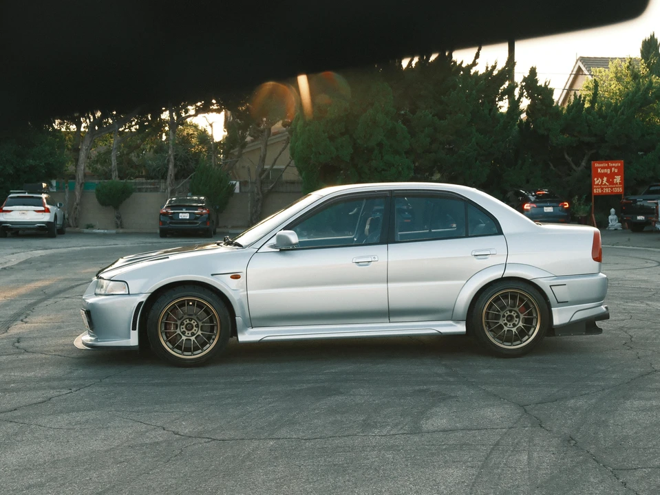 1999 Mitsubishi Lancer Evolution V 6th Gen - Image 15 of 21