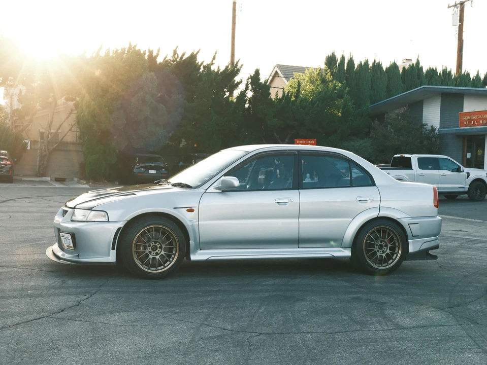 1999 Mitsubishi Lancer Evolution V 6th Gen - Image 14 of 21