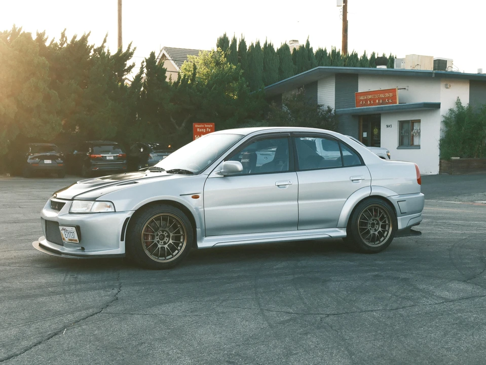 1999 Mitsubishi Lancer Evolution V 6th Gen - Image 13 of 21