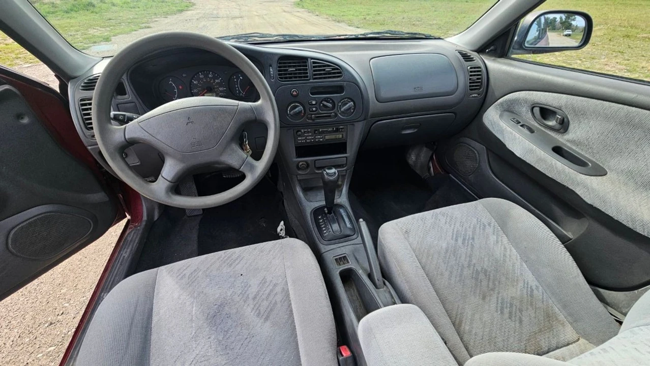 1999 Mitsubishi Mirage 5th Gen - Image 8 of 21