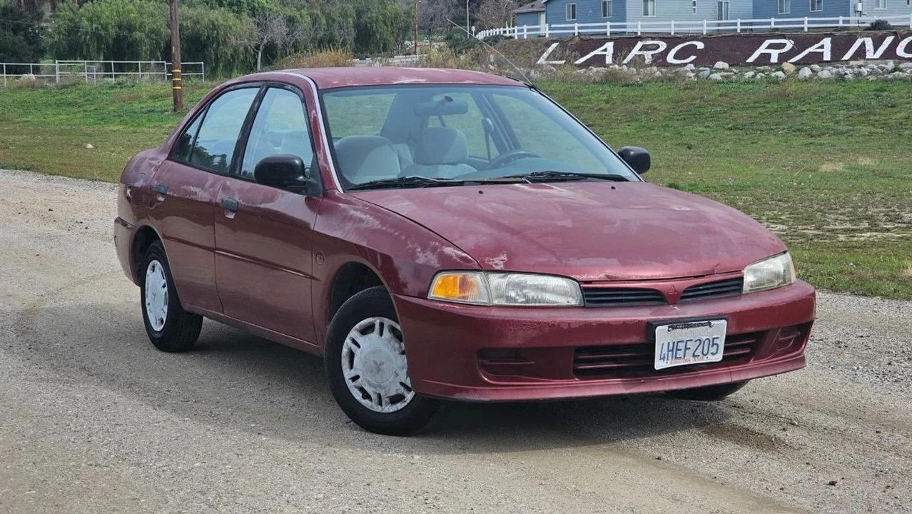1999 Mitsubishi Mirage 3rd Gen - Image 4 of 12
