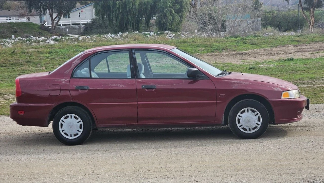 1999 Mitsubishi Mirage 5th Gen - Image 13 of 21