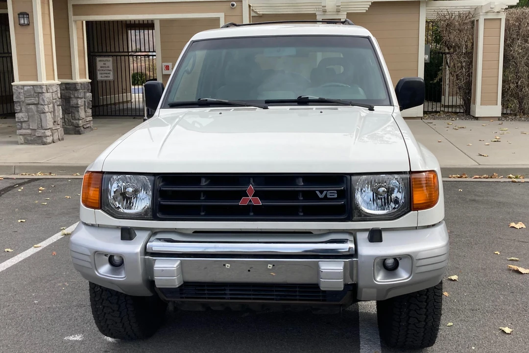 1999 Mitsubishi Pajero/Montero 2nd Gen - Image 2 of 31