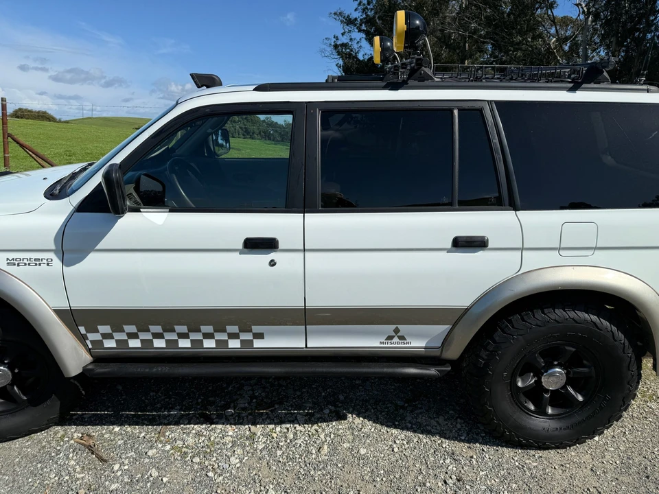 1999 Mitsubishi Pajero/Montero - Image 13 of 31