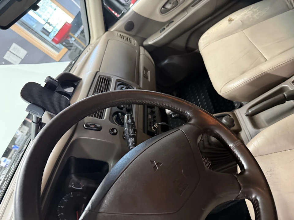 1999 Mitsubishi Pajero/Montero - Image 29 of 31