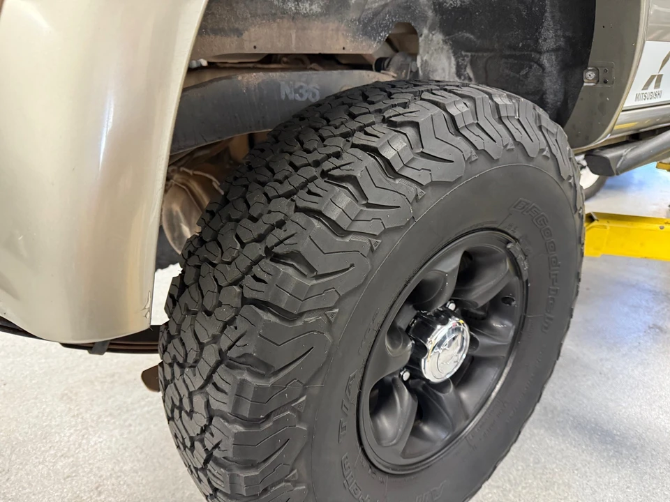 1999 Mitsubishi Pajero/Montero - Image 16 of 31