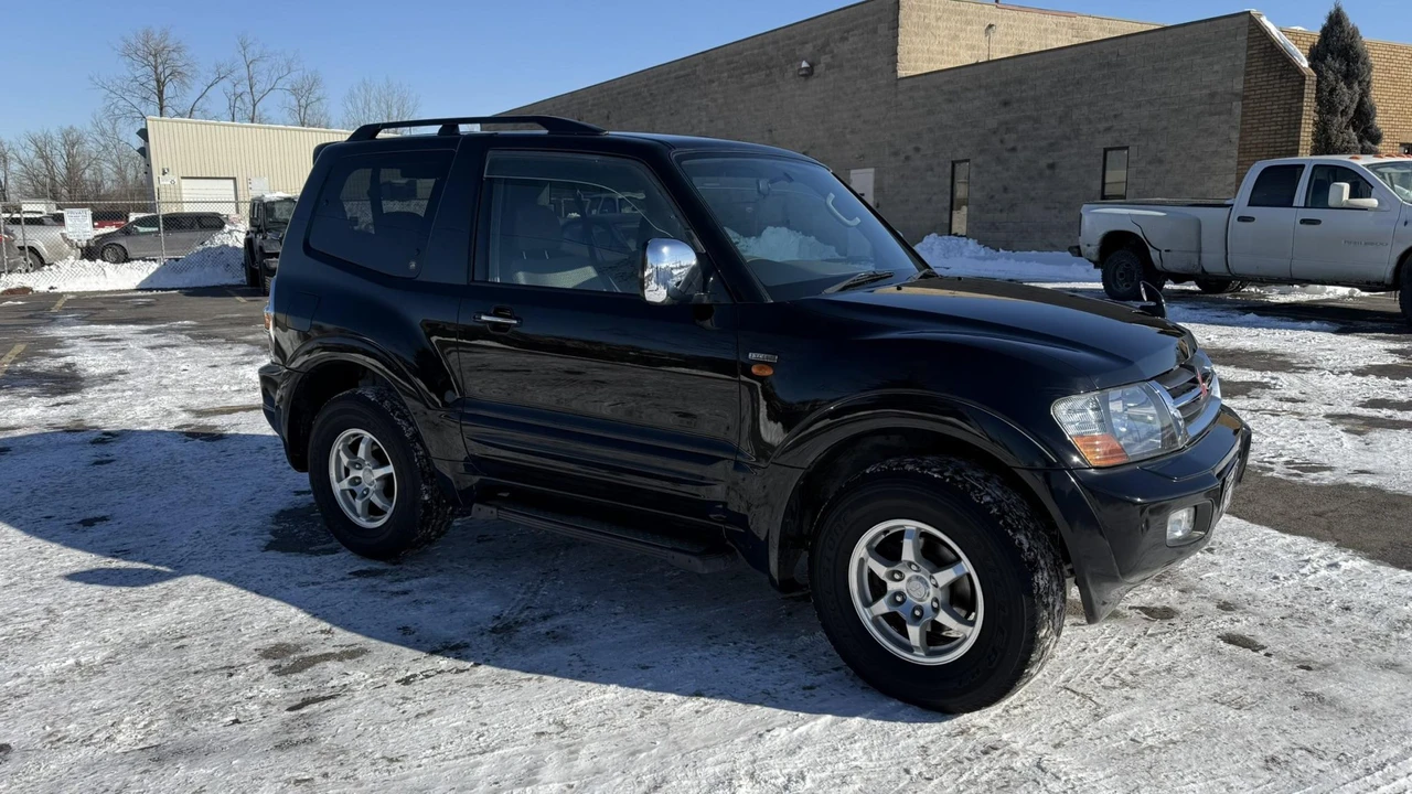 1999 Mitsubishi Pajero/Montero 2nd Gen - Image 2 of 31