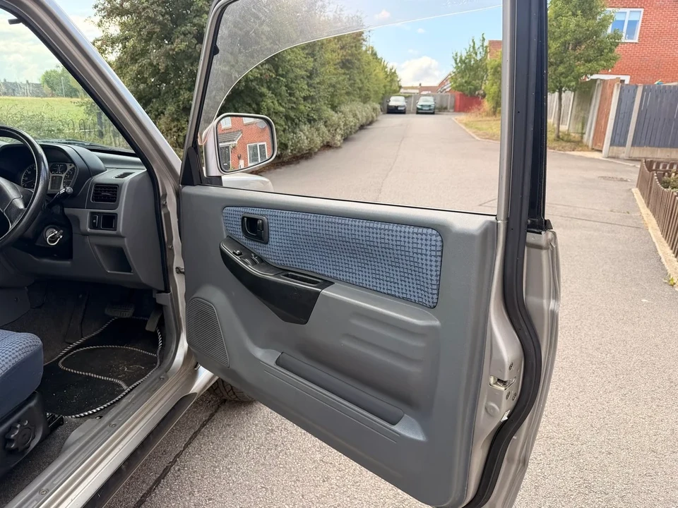 2000 Mitsubishi Pajero/Montero 3rd Gen - Image 11 of 30