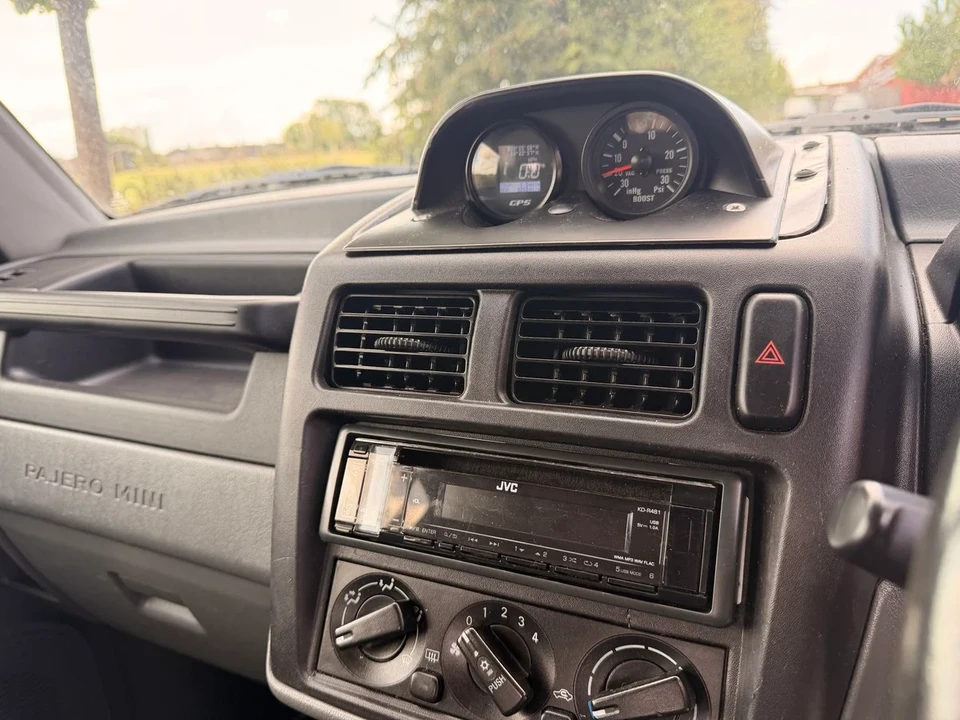 2000 Mitsubishi Pajero/Montero 3rd Gen - Image 17 of 30