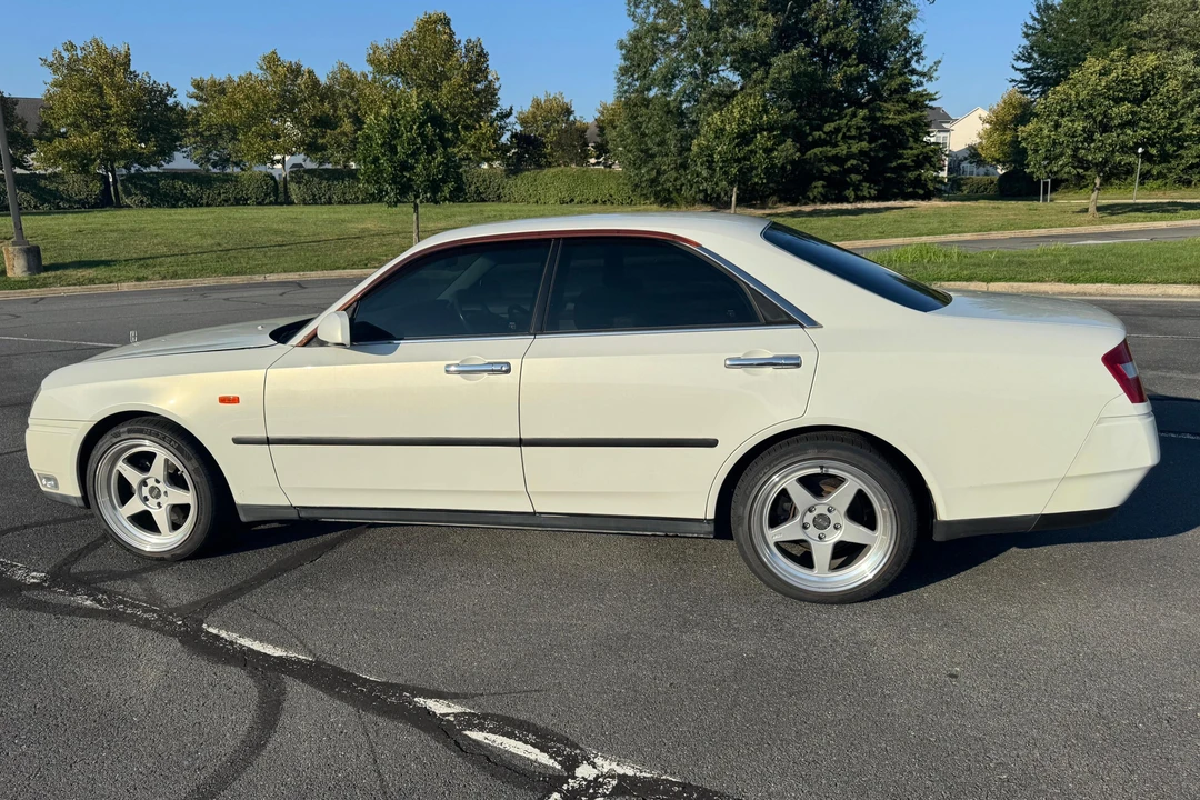 1999 Nissan Cedric 9th Gen - Image 3 of 31