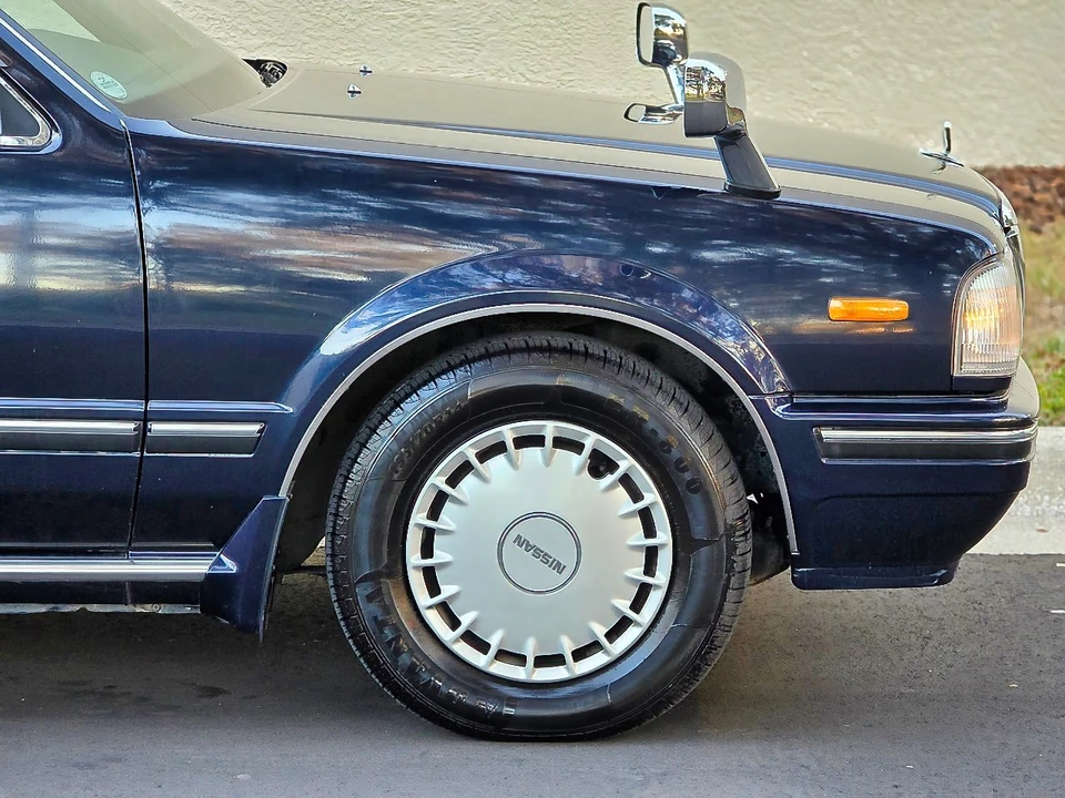 1999 Nissan Cedric 10th Gen - Image 11 of 21