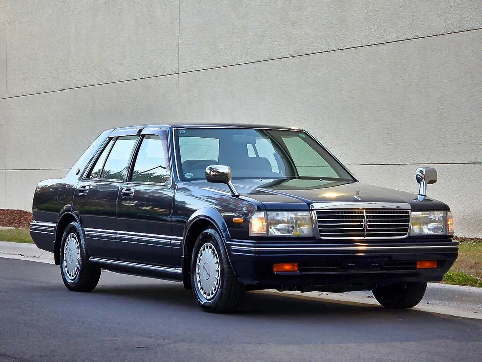 1999 Nissan Cedric 9th Gen - Image 3 of 31