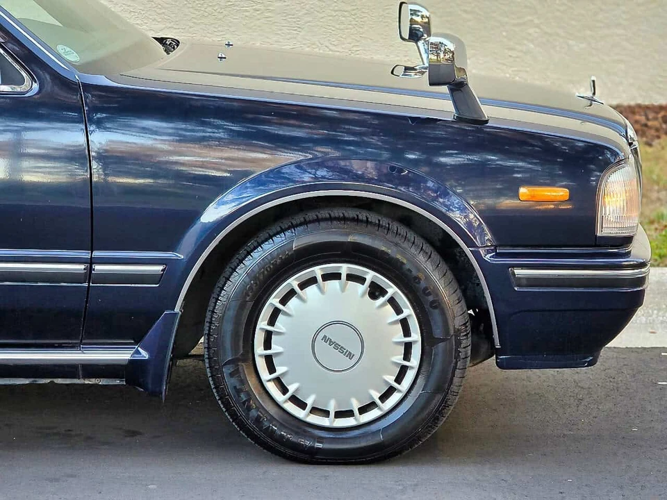 1999 Nissan Cedric 9th Gen - Image 5 of 31