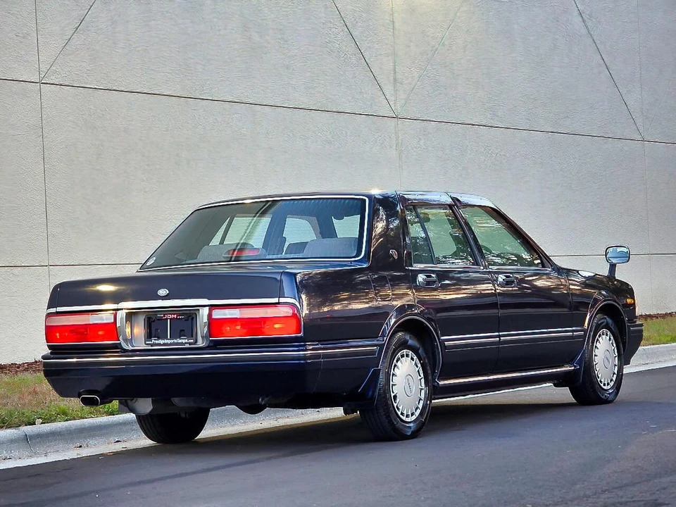 1999 Nissan Cedric 9th Gen - Image 9 of 31
