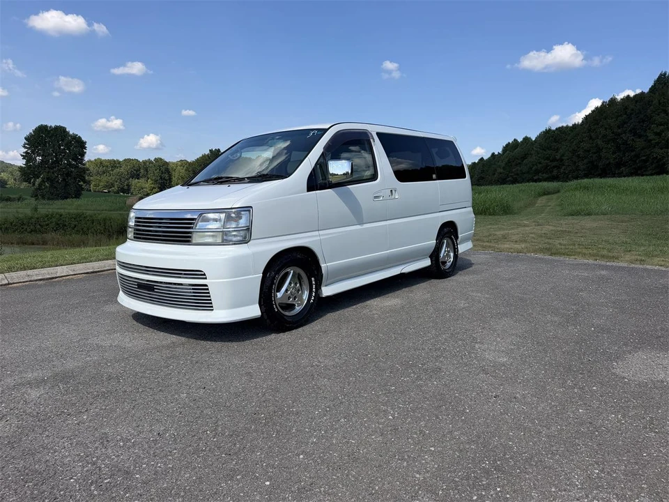 1999 Nissan Elgrand 1st Gen - Image 2 of 31