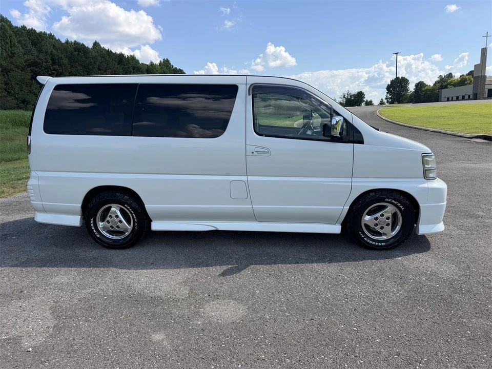 1999 Nissan Elgrand 1st Gen - Image 3 of 31