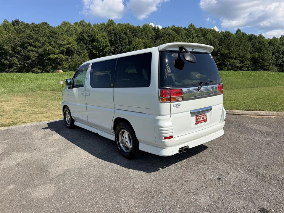 1999 Nissan Elgrand 1st Gen - Image 7 of 31