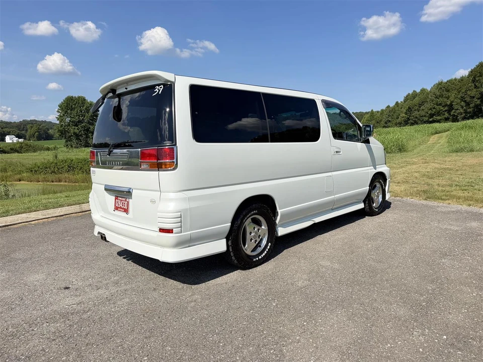 1999 Nissan Elgrand 1st Gen - Image 8 of 31