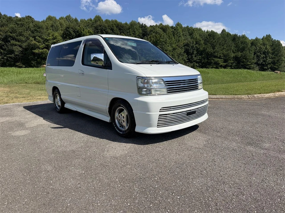 1999 Nissan Elgrand 1st Gen - Image 12 of 31