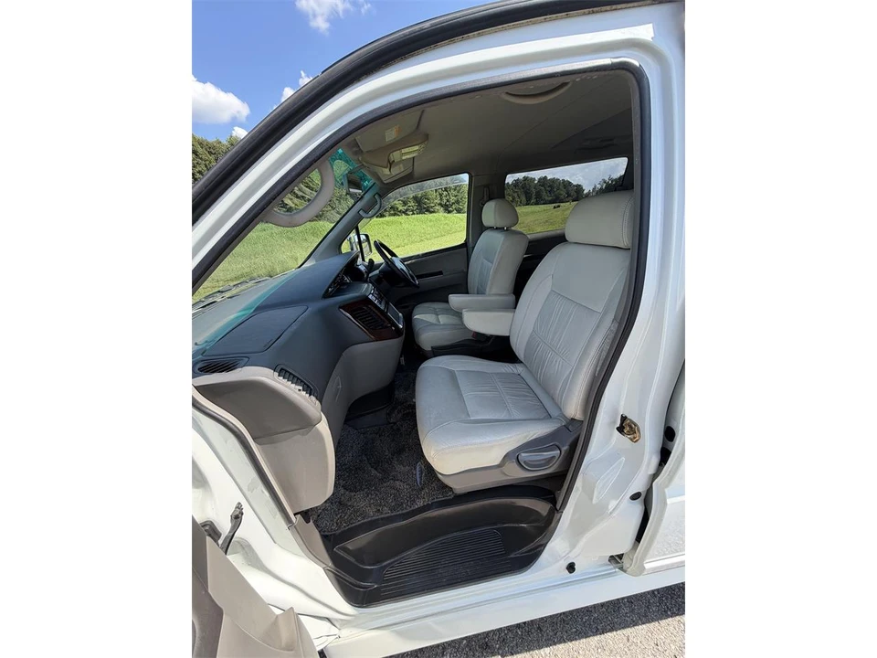 1999 Nissan Elgrand 1st Gen - Image 16 of 31