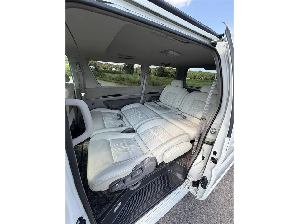 1999 Nissan Elgrand 1st Gen - Image 24 of 31