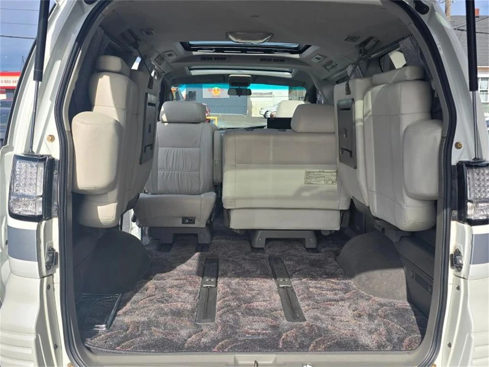 1999 Nissan Elgrand 1st Gen - Image 12 of 22
