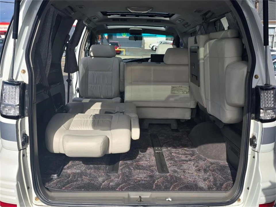 1999 Nissan Elgrand 1st Gen - Image 13 of 22