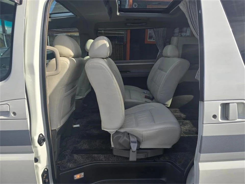 1999 Nissan Elgrand 1st Gen - Image 11 of 22