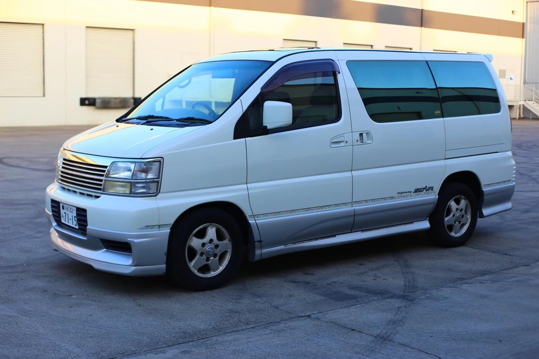 1999 Nissan Elgrand 1st Gen - Image 11 of 21