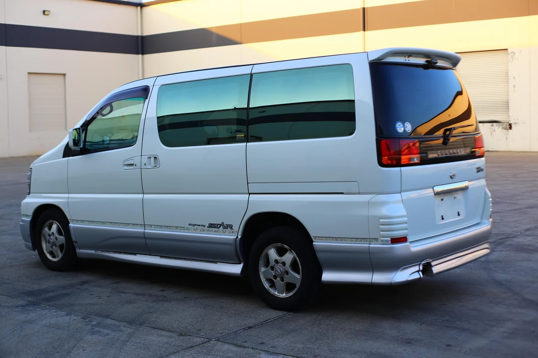 1999 Nissan Elgrand 1st Gen - Image 15 of 21
