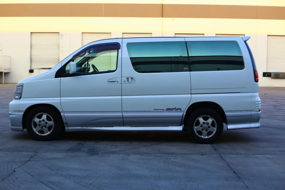 1999 Nissan Elgrand 1st Gen - Image 13 of 21