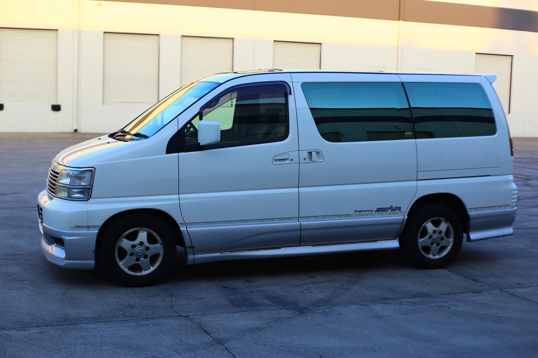 1999 Nissan Elgrand 1st Gen - Image 12 of 21
