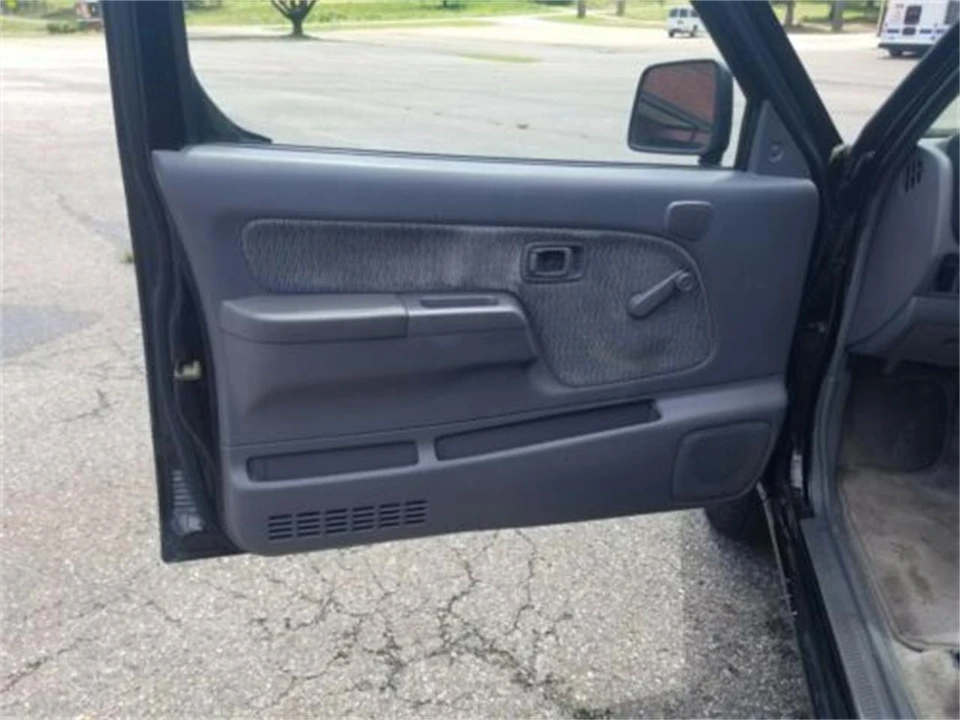 1999 Nissan Frontier 1st Gen - Image 7 of 19