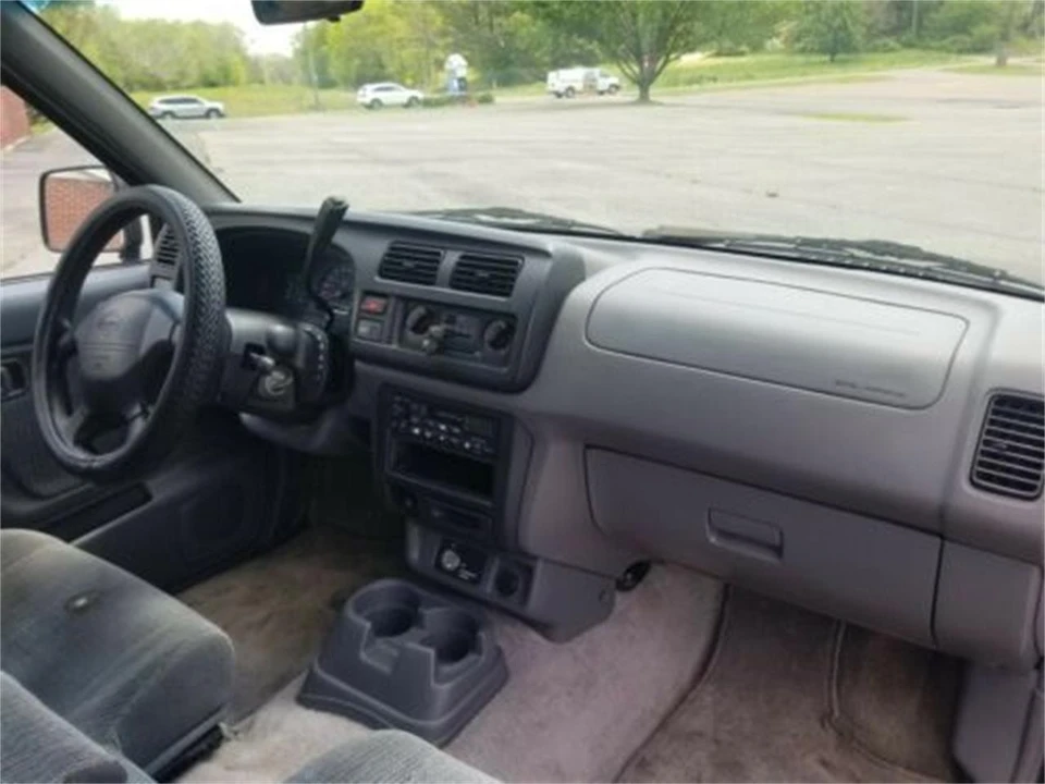 1999 Nissan Frontier 1st Gen - Image 10 of 19