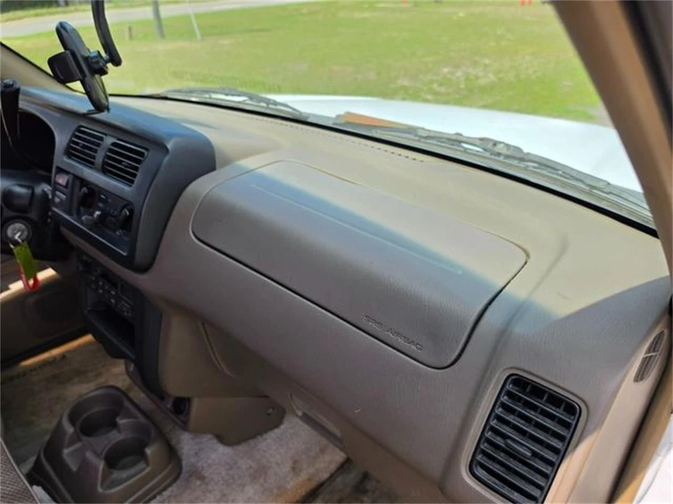 1999 Nissan Frontier 1st Gen - Image 31 of 31