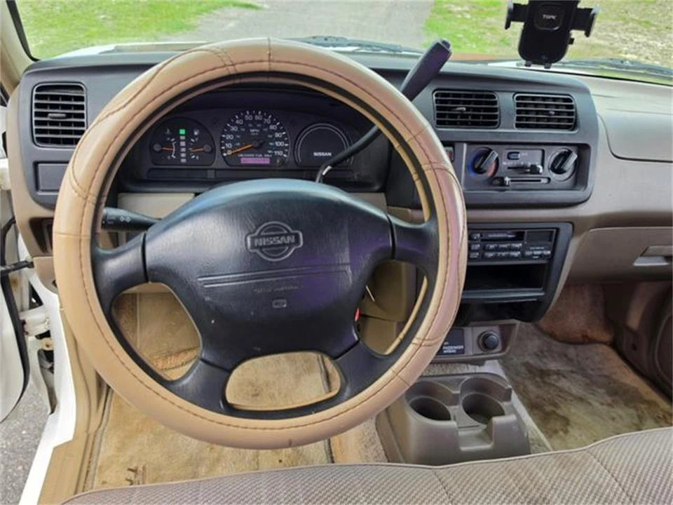 1999 Nissan Frontier 1st Gen - Image 17 of 31