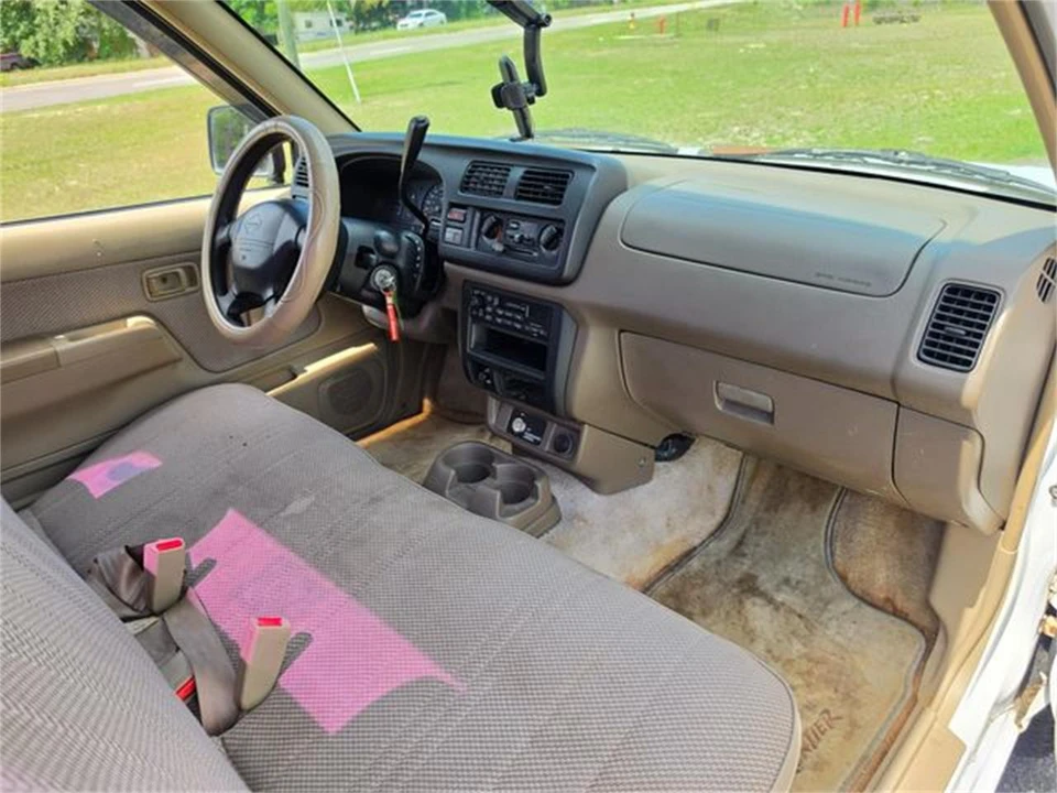 1999 Nissan Frontier 1st Gen - Image 29 of 31