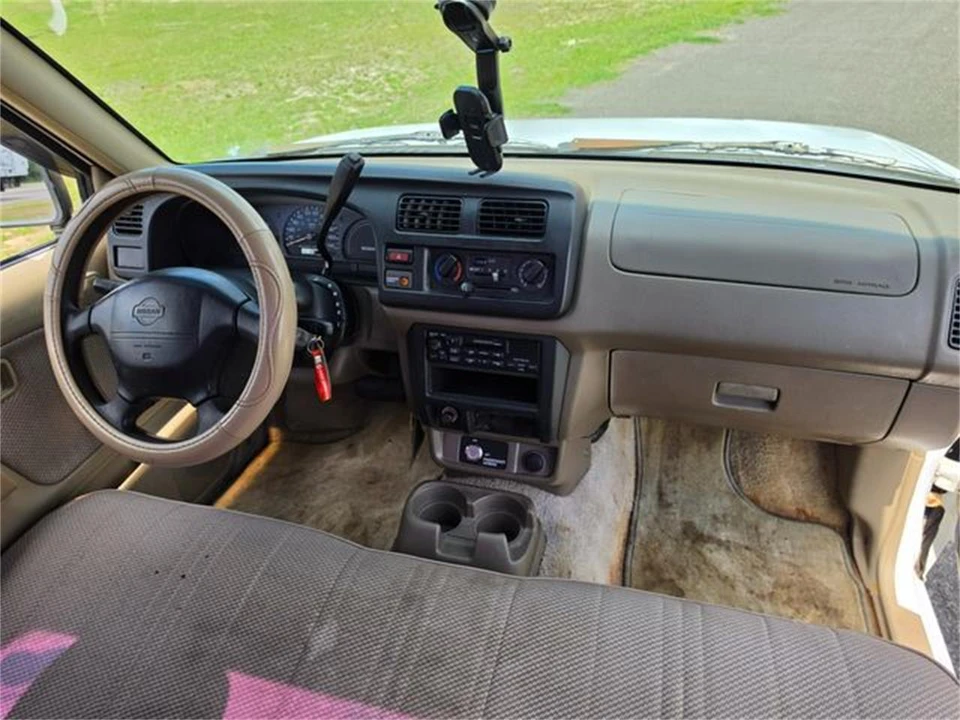 1999 Nissan Frontier 1st Gen - Image 30 of 31