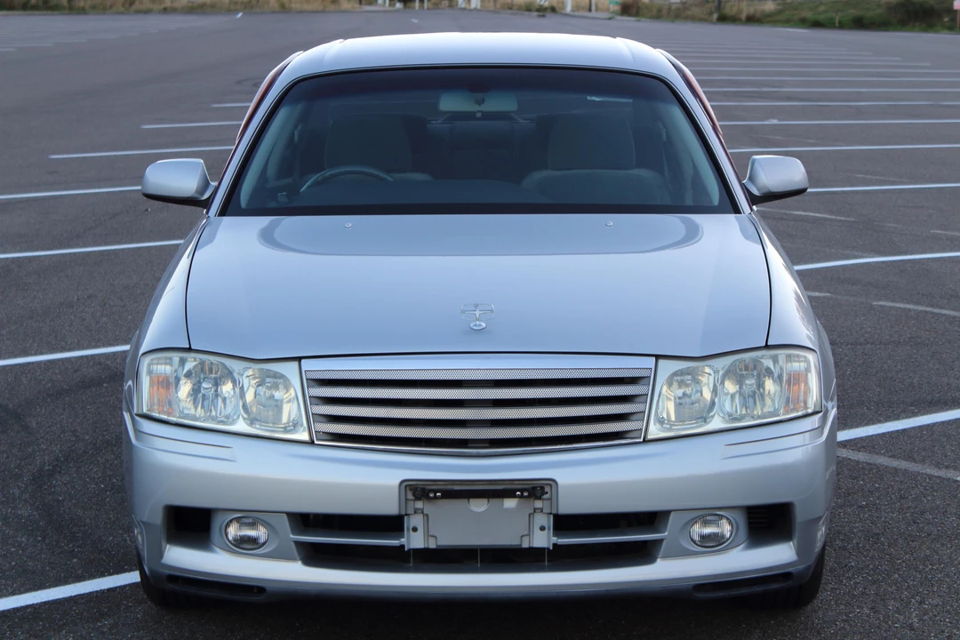 1999 Nissan Gloria 10th Gen - Image 2 of 21