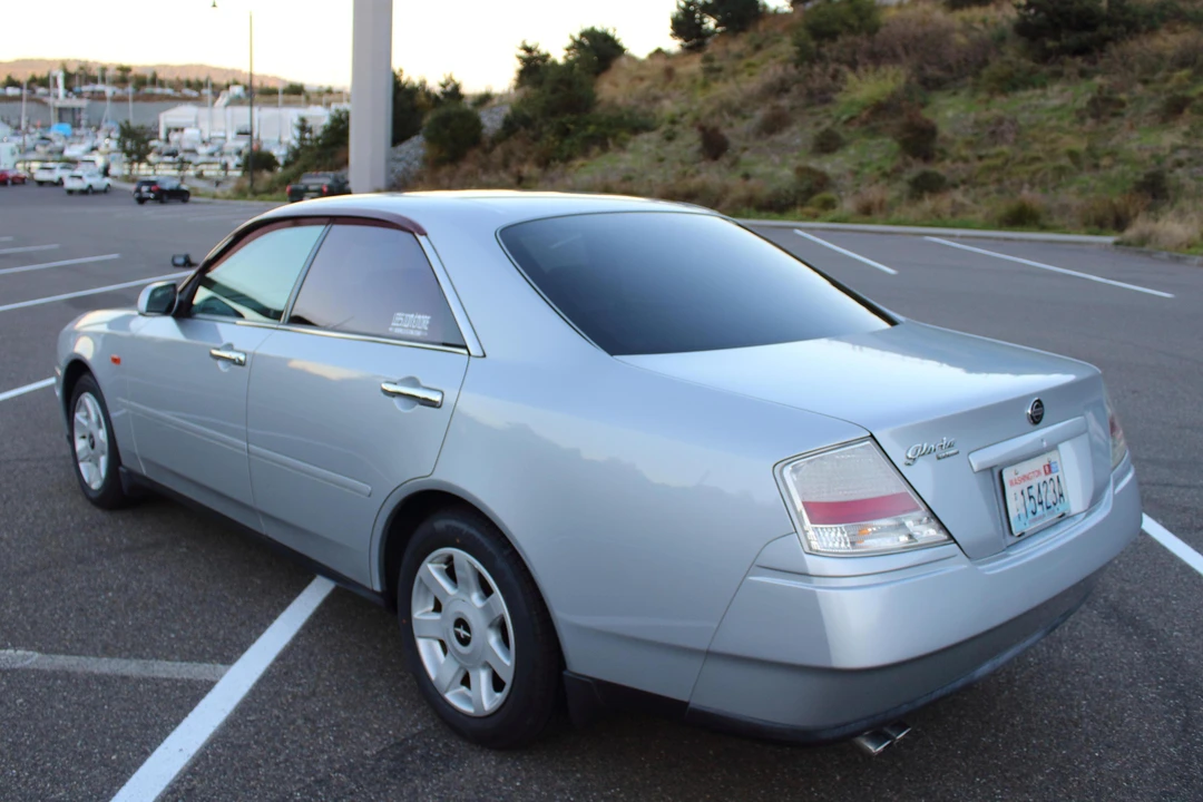 1999 Nissan Gloria 10th Gen - Image 4 of 21