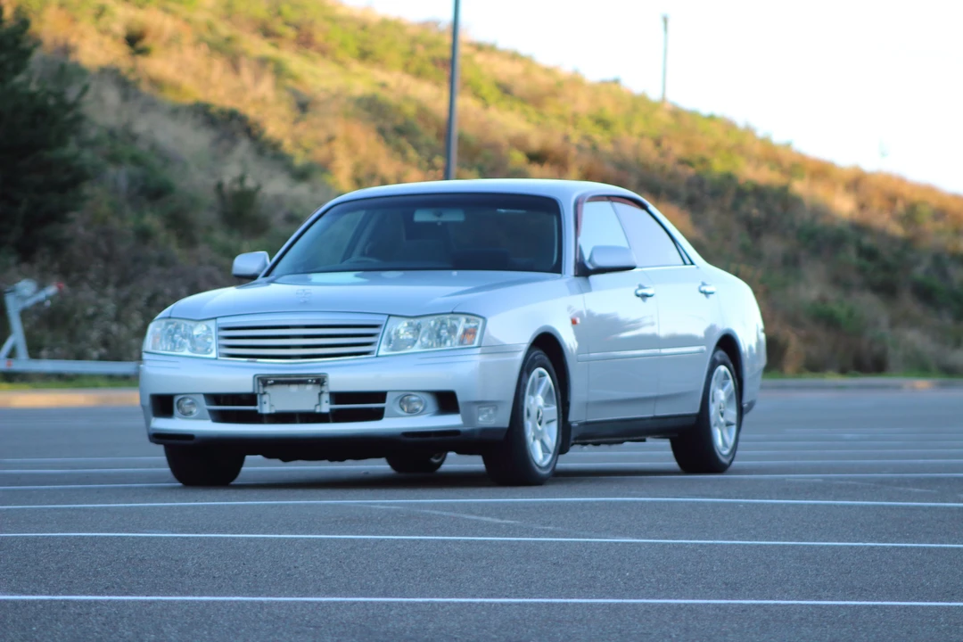 1999 Nissan Gloria 10th Gen - Image 7 of 21
