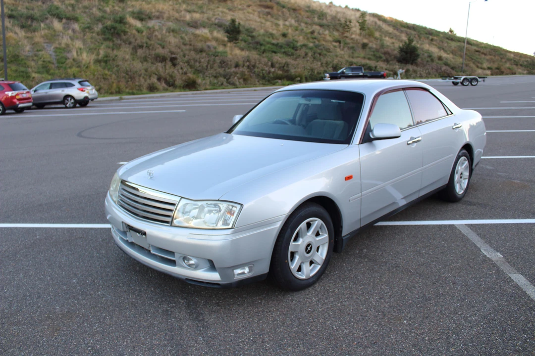 1999 Nissan Gloria 10th Gen - Image 8 of 21