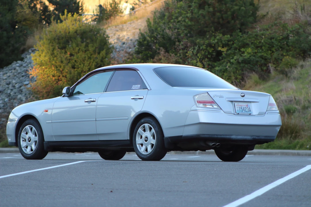 1999 Nissan Gloria 10th Gen - Image 12 of 21